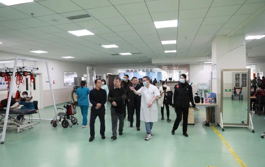 國家重點研發計劃-醫養結合項目專家組蒞臨龍港國際醫療健康產業園調研指導工作(圖3)